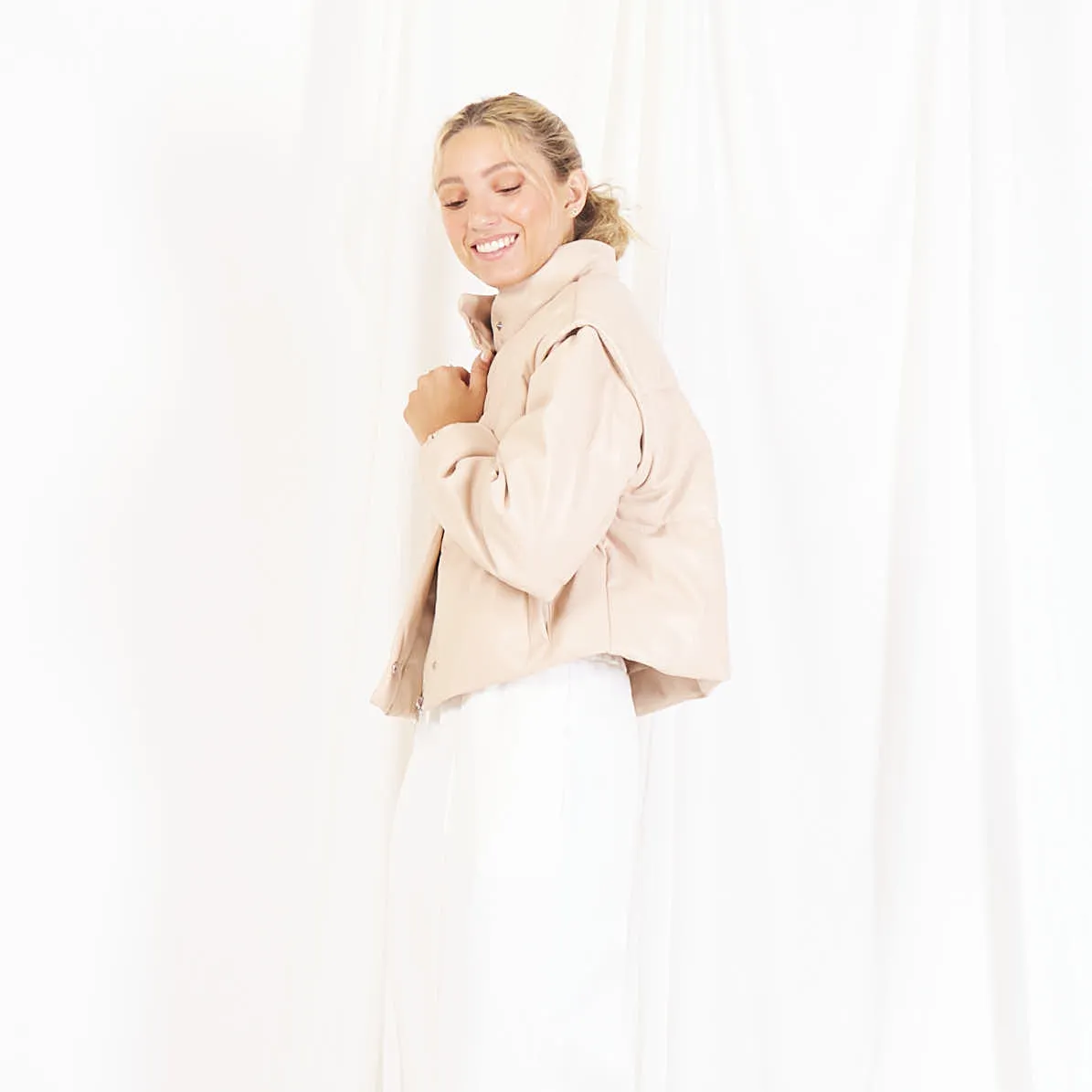 Wholesale padded coat with removable sleeve